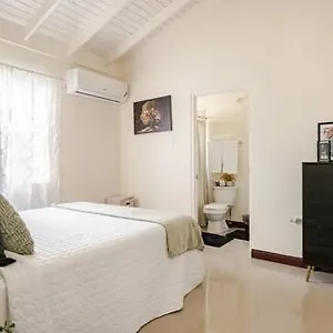  Holiday home Bellarose At Colbeck ,gated With Pool, Stylishly Modern